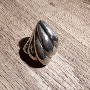 Vintage Taxco TV-47 Signed Modern Ribbed Shell 925
Sterling Silver Ring